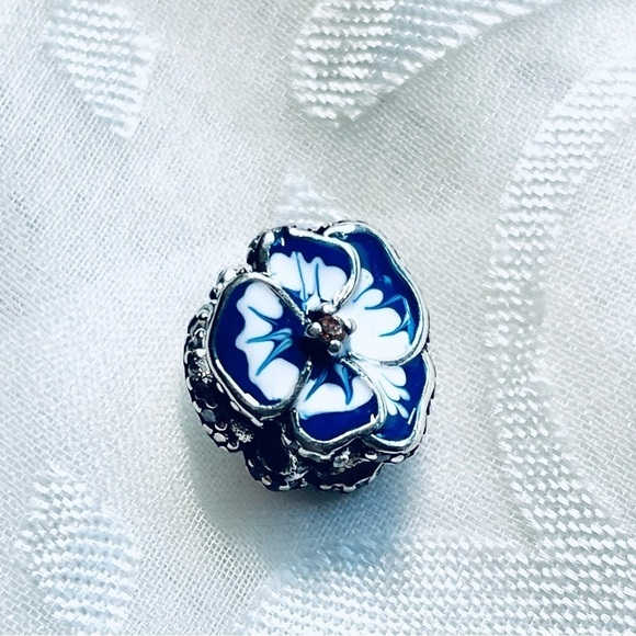 💐 NWOT Blue Pansy Charm ✨ - Picture 15 of 15